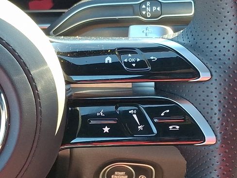 Certified 2025 Mercedes-Benz GLS 450 4MATIC image 23