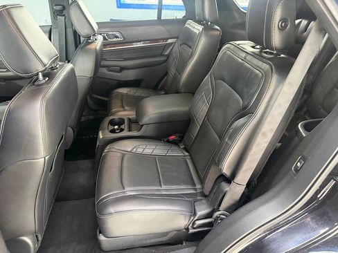 Used 2019 Ford Explorer Platinum AWD/4WD image 30
