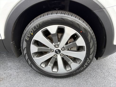 Used 2021 Kia Telluride EX w/ EX Premium Package FWD image 10