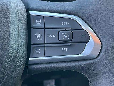Used 2023 Jeep Compass Limited w/ Sun and Sound Group AWD/4WD image 37