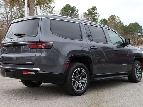 Used 2024 Jeep Wagoneer Series II w/ Flexible Seating Group image 5