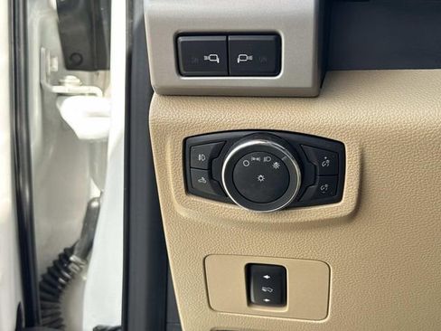 Used 2020 Ford F250 Lariat w/ Lariat Value Package image 19