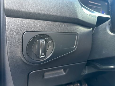 Used 2022 Volkswagen Tiguan SE R-Line image 17