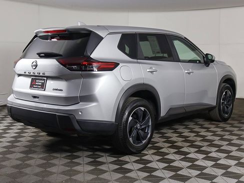 Used 2024 Nissan Rogue SV image 8