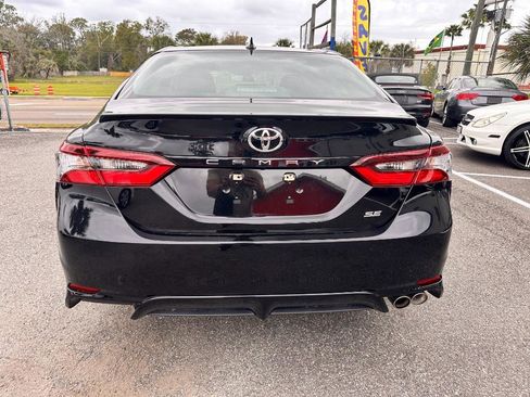 Used 2022 Toyota Camry SE image 6