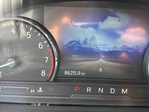 Used 2021 Ford Explorer XLT AWD/4WD image 16