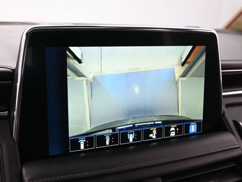 Used 2022 Chevrolet Tahoe Z71 w/ Luxury Package AWD/4WD image 25