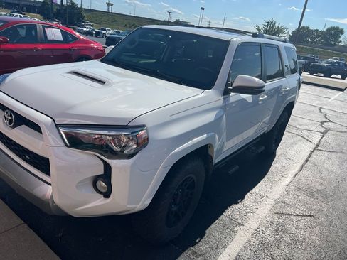 Used 2018 Toyota 4Runner TRD Off-Road Premium AWD/4WD image 7