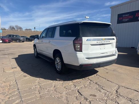 Used 2024 Chevrolet Suburban LT RWD image 8