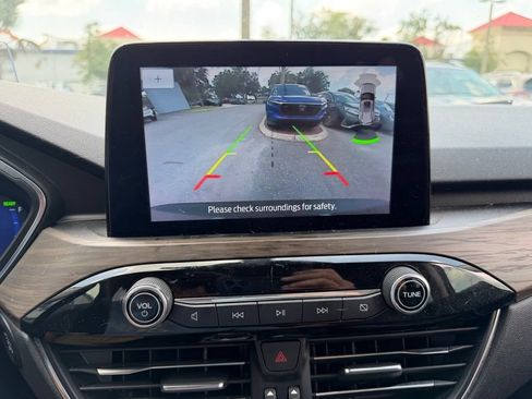 Used 2020 Ford Escape Titanium FWD image 31