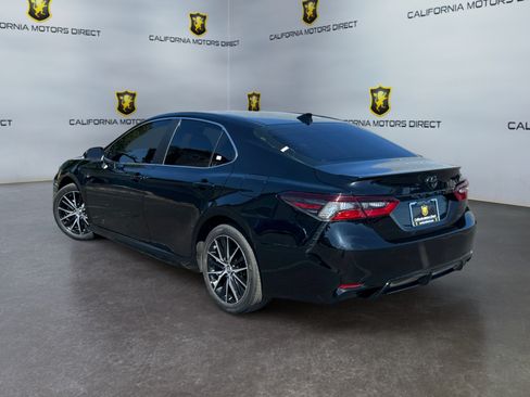 Used 2023 Toyota Camry SE FWD image 3