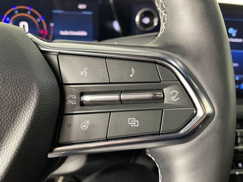 Certified 2025 Chevrolet Traverse LT w/ Sun and Wheel Package image 9