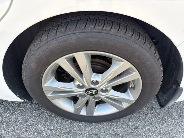Used 2017 Hyundai Elantra Value Edition FWD image 14