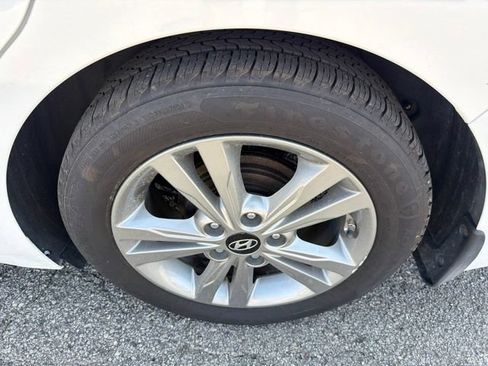 Used 2017 Hyundai Elantra Value Edition FWD image 14