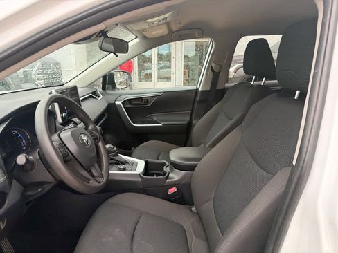 Used 2025 Toyota RAV4 LE AWD/4WD image 40