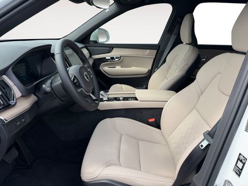 New 2026 Volvo XC90 T8 Plus image 9