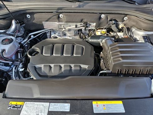 Used 2025 Volkswagen Atlas Cross Sport SE image 28