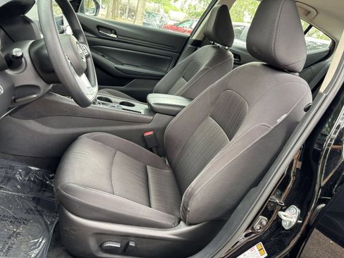Used 2025 Nissan Altima 2.5 SV FWD image 27