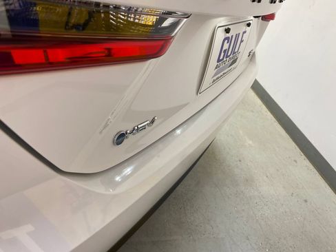 Used 2025 Toyota Camry SE w/ Convenience Package FWD image 16