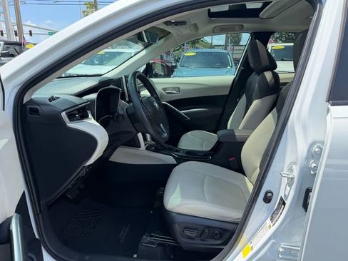 Used 2022 Toyota Corolla Cross XLE w/ Convenience Package AWD/4WD image 10
