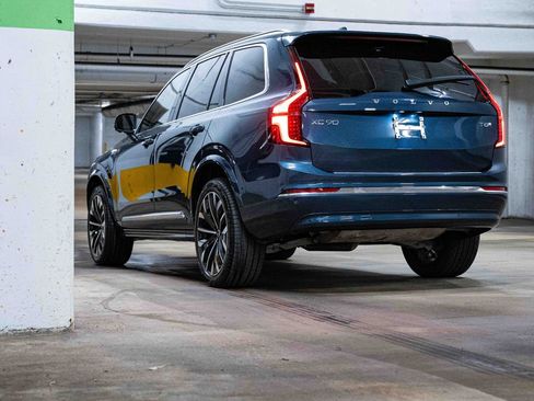 New 2026 Volvo XC90 T8 Plus w/ Protection Package Premier AWD/4WD image 5