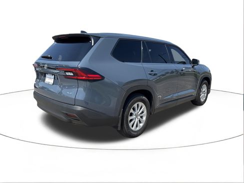 Used 2025 Toyota Grand Highlander AWD image 3