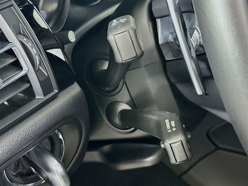 Certified 2025 Porsche Macan image 11