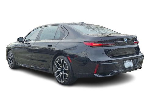 Used 2023 BMW 740i w/ Parking Assistance Package image 4