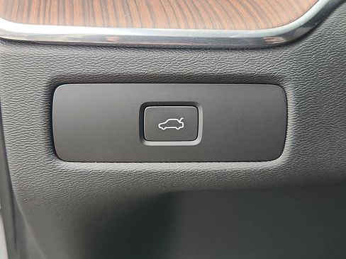 Certified 2024 Volvo XC60 B5 Plus w/ Climate Package AWD/4WD image 22