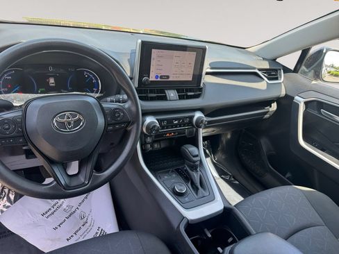 Used 2025 Toyota RAV4 XLE AWD/4WD image 10