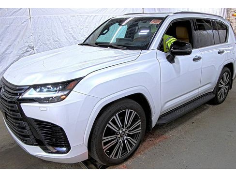 Used 2023 Lexus LX 600 4WD w/ Appearance Package image 2