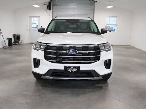 New 2026 Ford Explorer Active w/ Active Comfort Package image 2