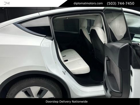 Used 2023 Tesla Model Y Long Range image 21