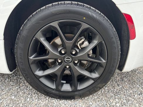 Used 2025 Chrysler Pacifica Limited FWD image 35