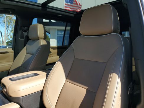 Used 2024 Chevrolet Suburban Premier image 13