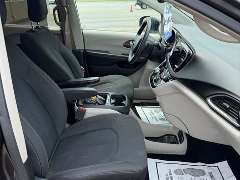 Used 2017 Chrysler Pacifica Touring Plus FWD image 29