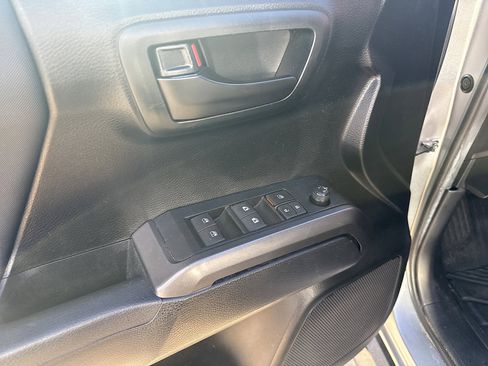 Used 2022 Toyota Tacoma TRD Off-Road image 14