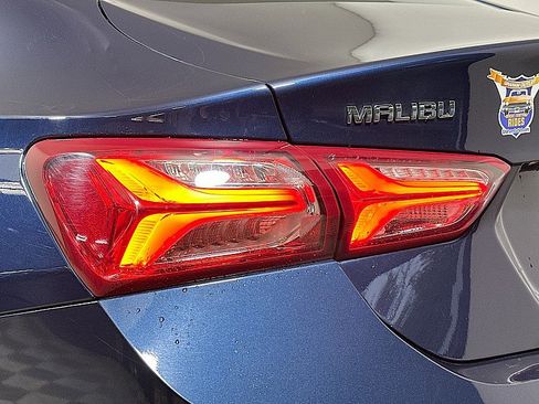 Used 2022 Chevrolet Malibu LT FWD image 23
