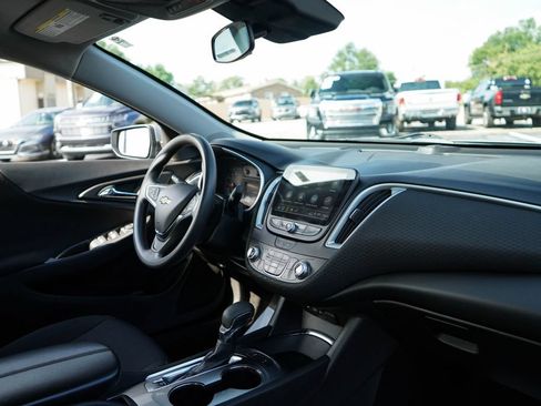 Used 2024 Chevrolet Malibu LT FWD image 13