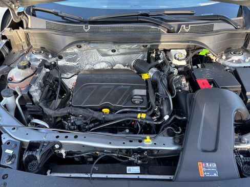 Used 2025 Chevrolet Trax LT w/ LT Convenience Package FWD image 31