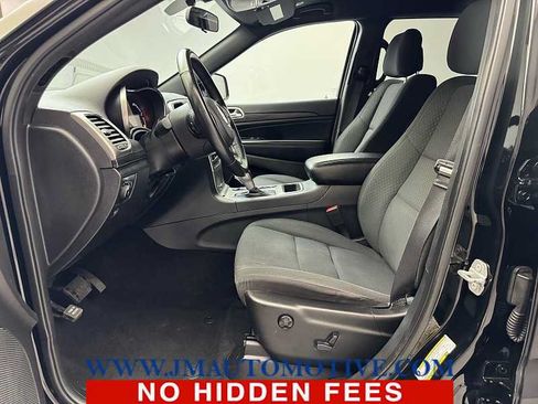 Used 2019 Jeep Grand Cherokee Laredo AWD/4WD image 12