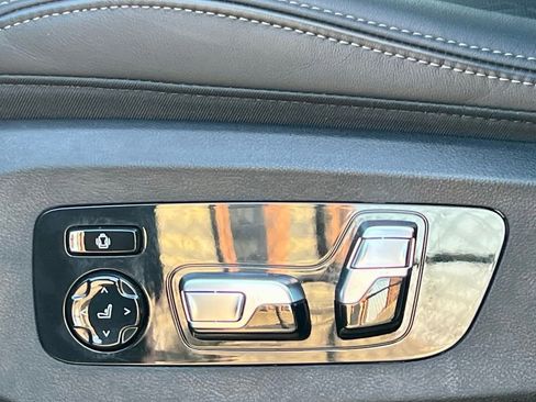 Used 2024 BMW X7 xDrive40i w/ Premium Package image 34