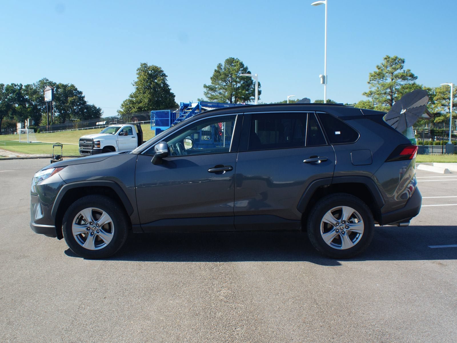 Used 2025 Toyota RAV4 XLE FWD image 12