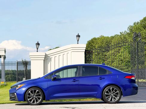 Used 2020 Toyota Corolla SE w/ SE Premium Package FWD image 11