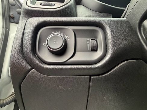 Used 2022 RAM 2500 Tradesman w/ Chrome Appearance Group image 37