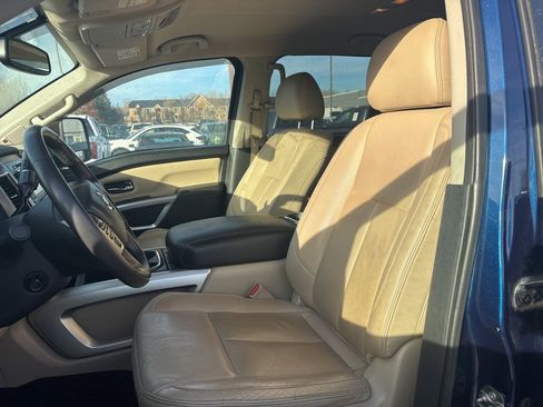 Used 2018 Nissan Titan SL w/ Chrome Package image 9