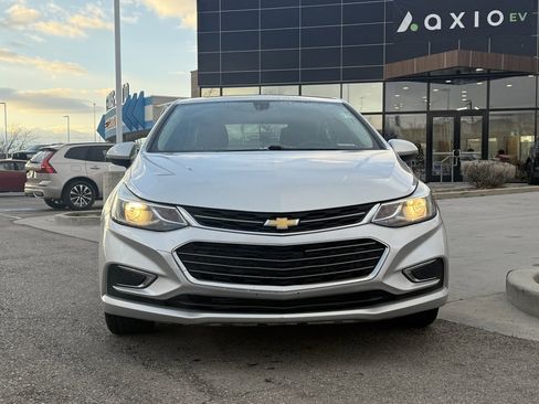 Used 2017 Chevrolet Cruze Premier image 2