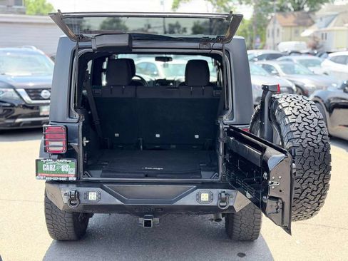 Used 2017 Jeep Wrangler Unlimited Sport w/ Quick Order Package 24S AWD/4WD image 12