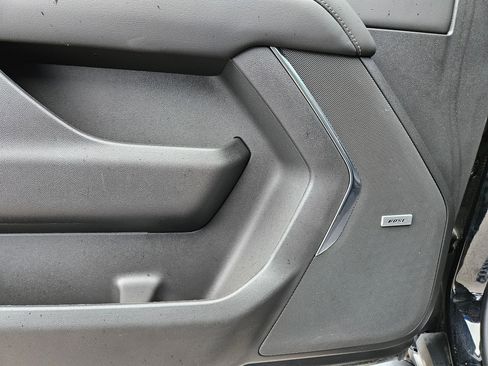 Used 2025 Chevrolet Tahoe Z71 w/ Comfort Package AWD/4WD image 13