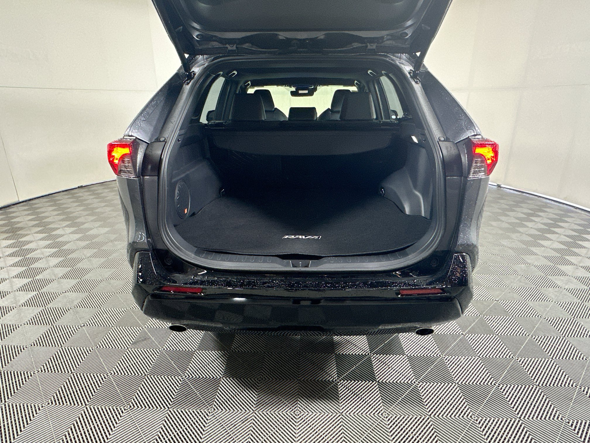 Certified 2025 Toyota RAV4 XSE w/ Weather Package AWD/4WD image 31